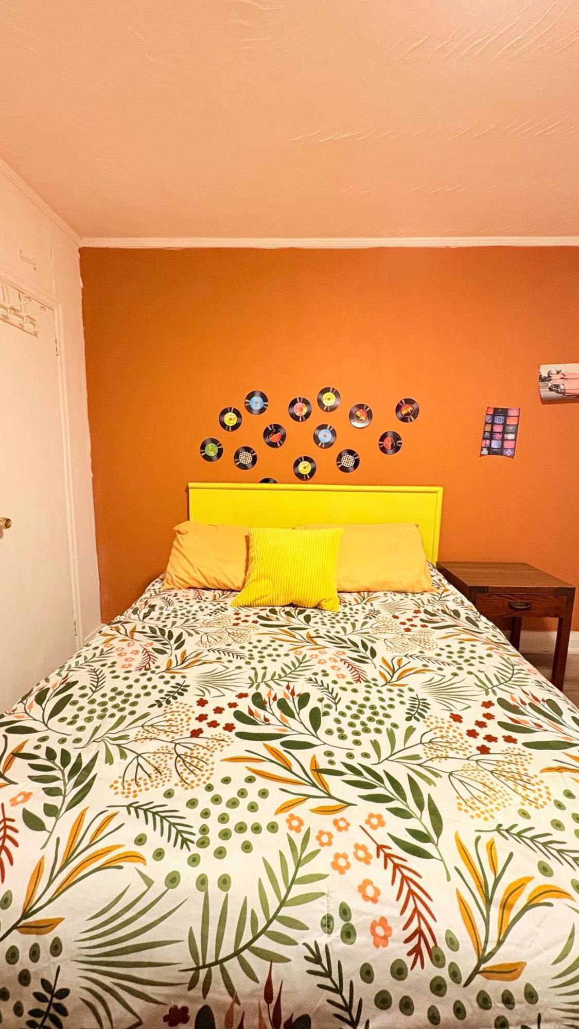 Yellow Pillow * Niagara Falls