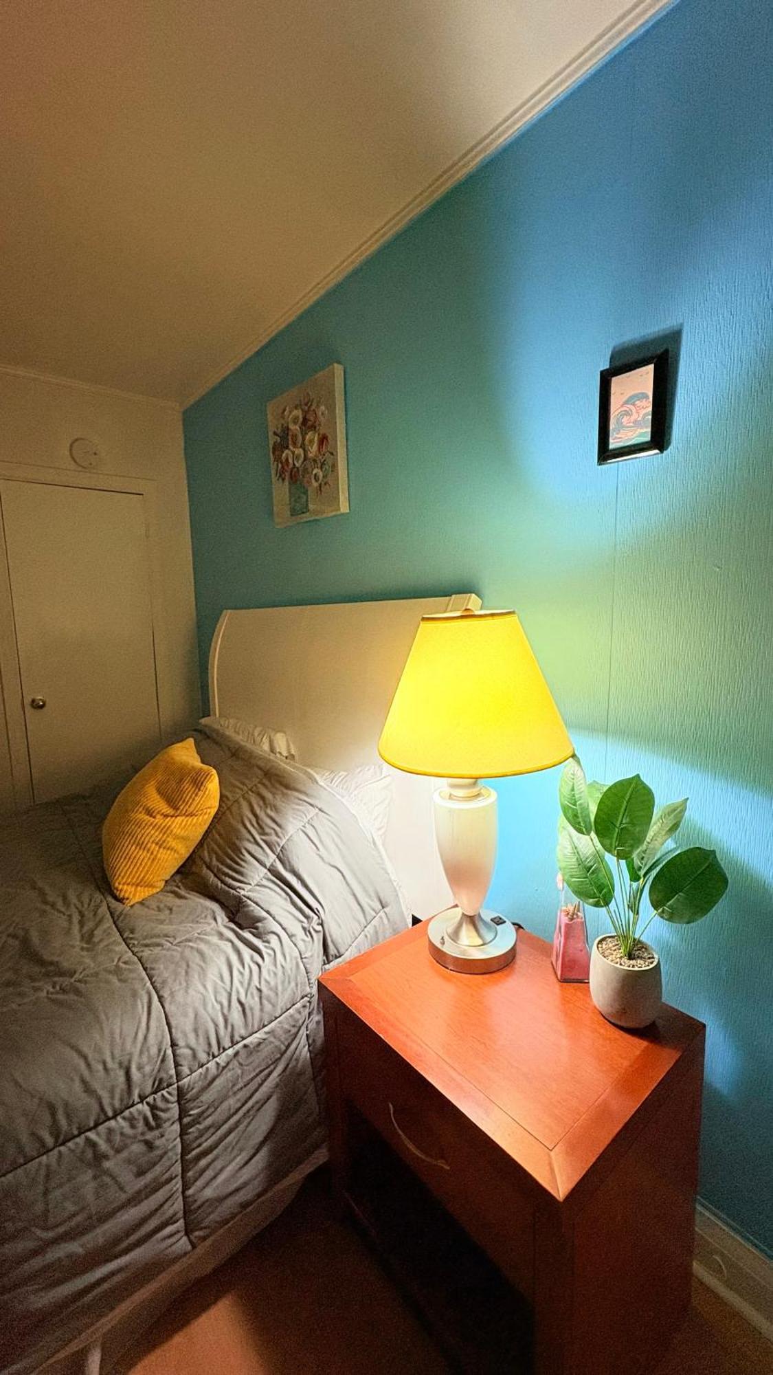 Hotel Yellow Pillow