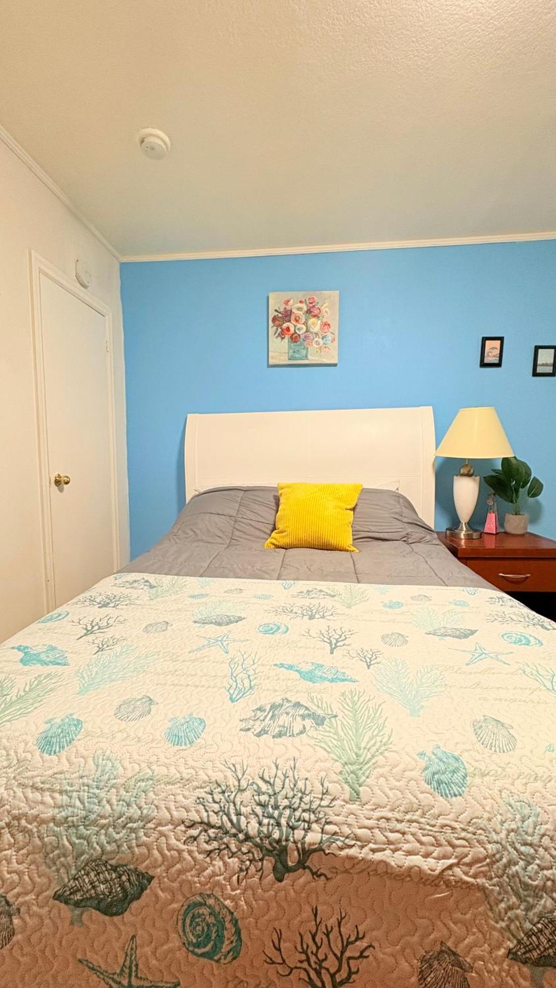 Hotel Yellow Pillow