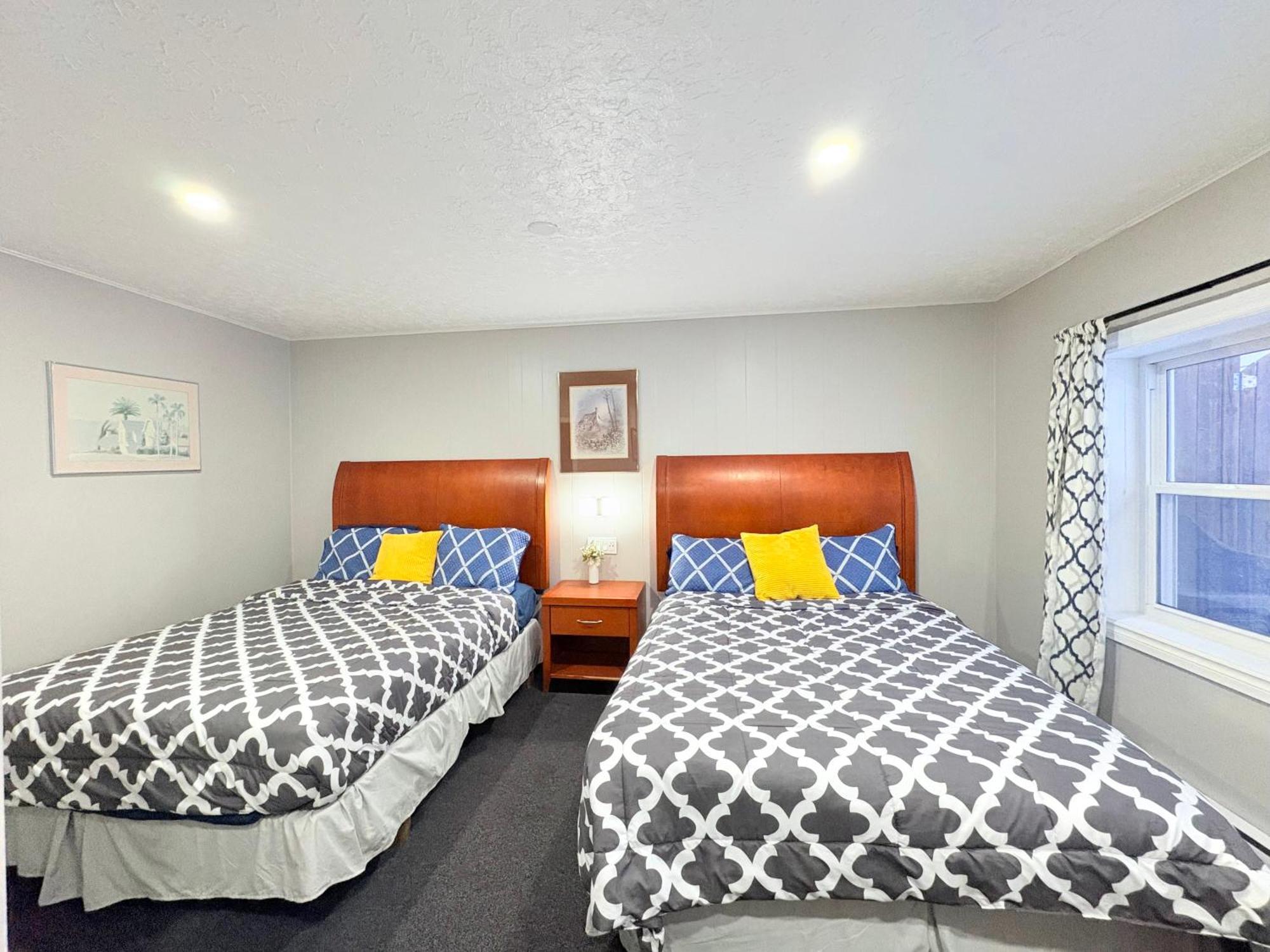 Yellow Pillow Niagara Falls