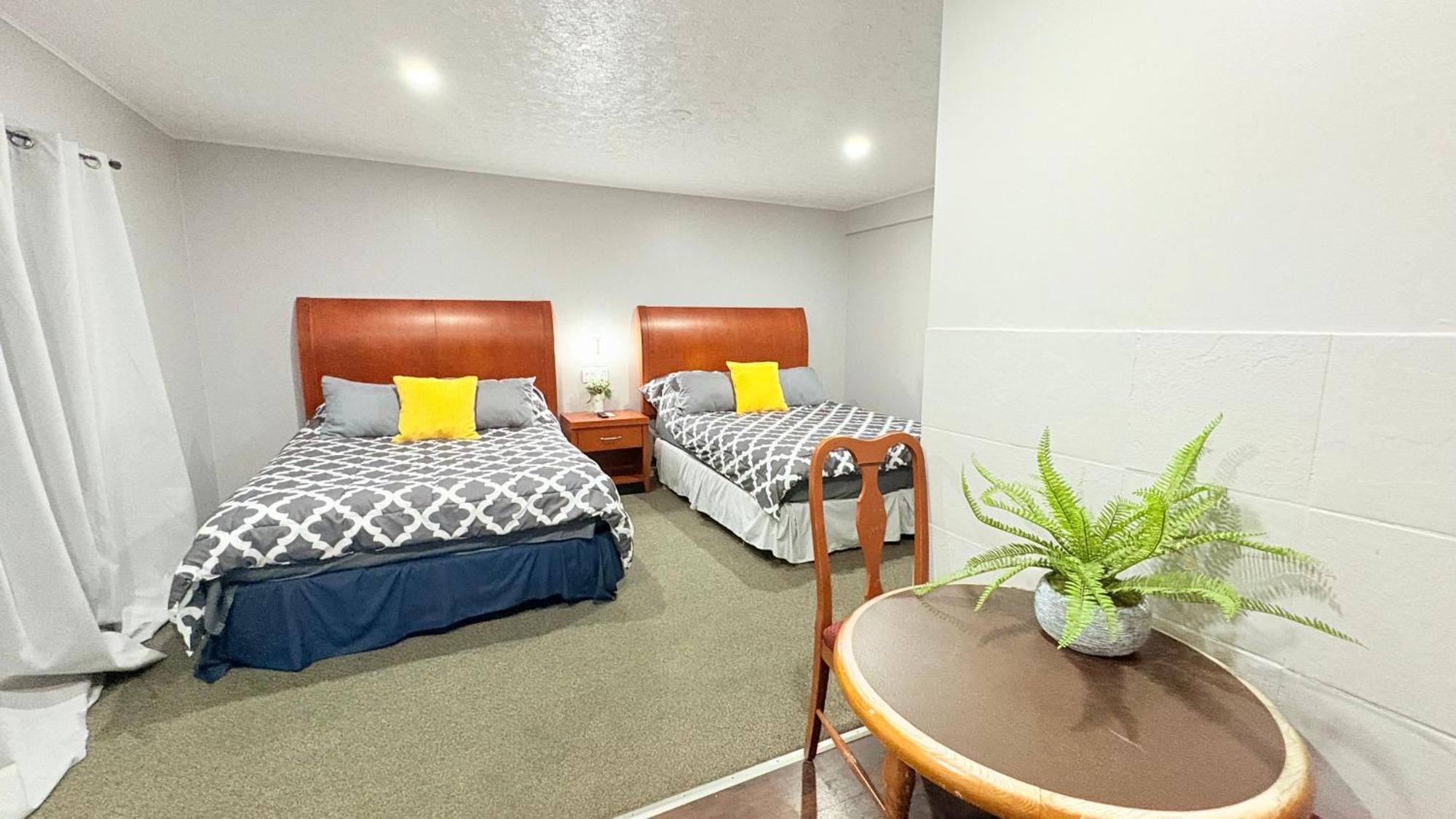 Motel Yellow Pillow *