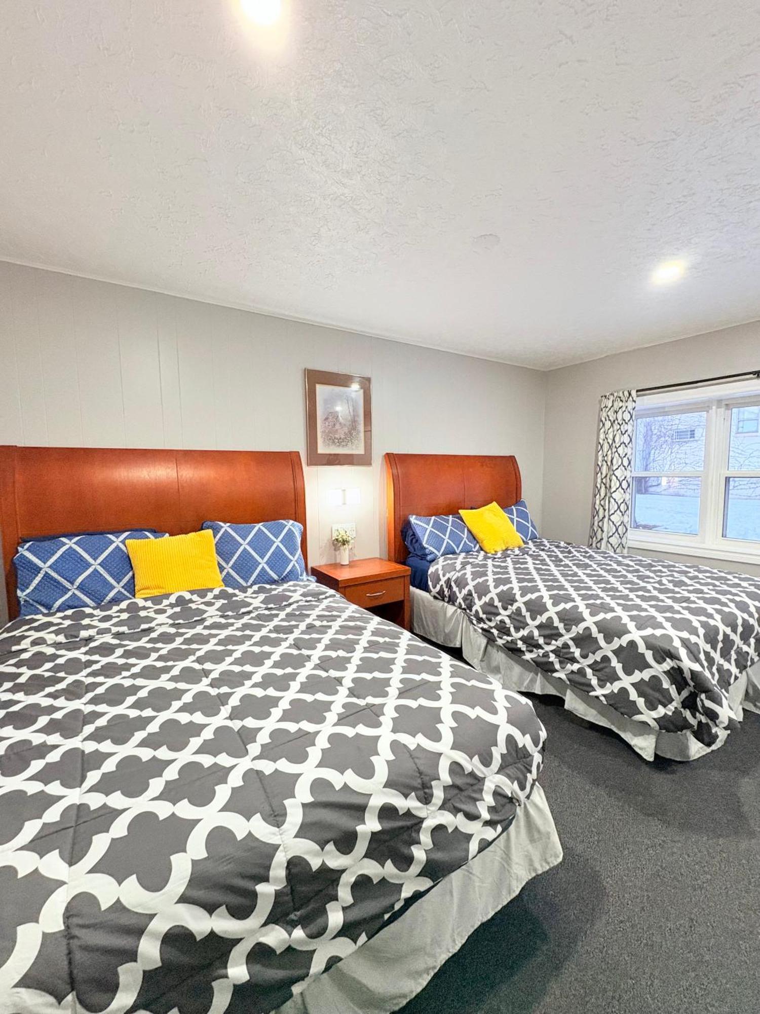 Yellow Pillow Motel Niagara Falls